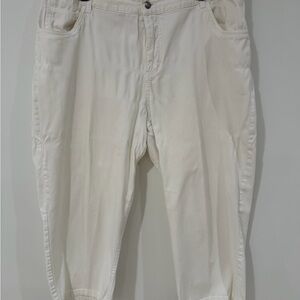 Cherokee White Capri Chino Pants with Stretch